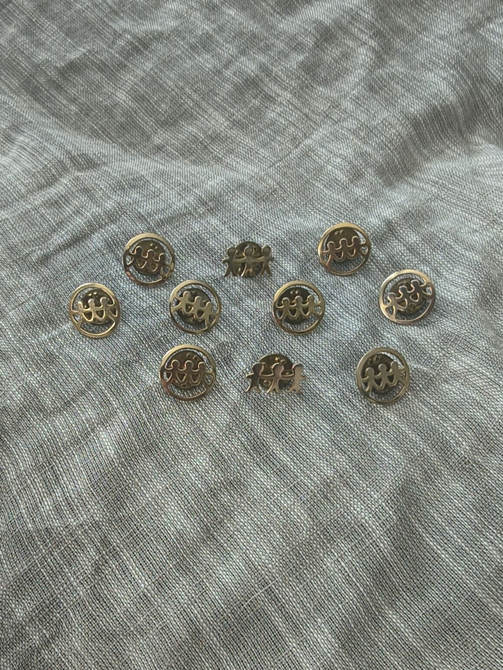 Gold-Tone United Way Button Set